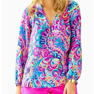 Lilly Pulitzer Elsa top in psychedelic sunshine ☀️